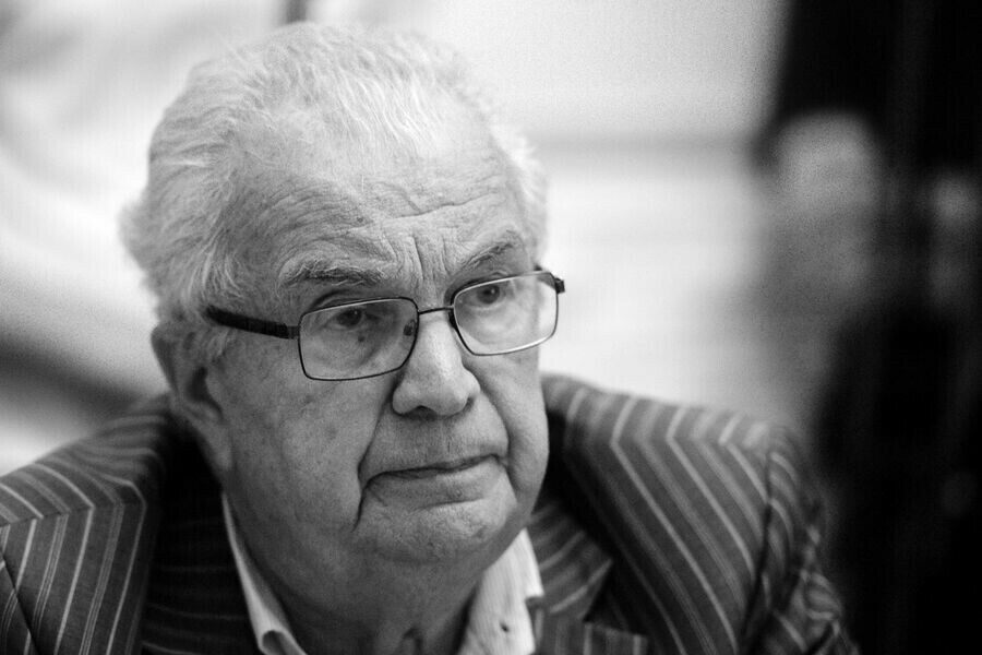 Умер известный советский иллюзионист Эмиль Кио который показал трюк с выходом из Запорожца 18 человек