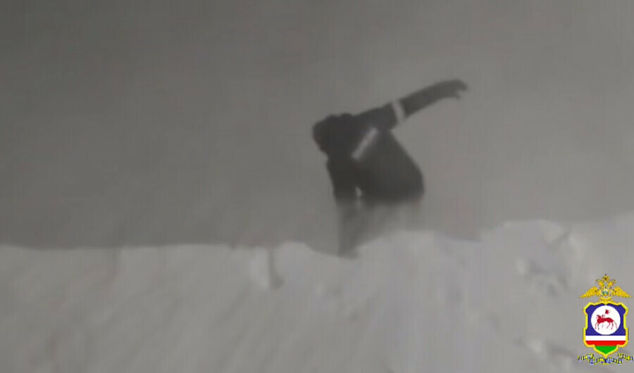 Новогоднее чудо на Дальнем Востоке ночью в сильный мороз спасли потерявшегося в пургу мужчину видео