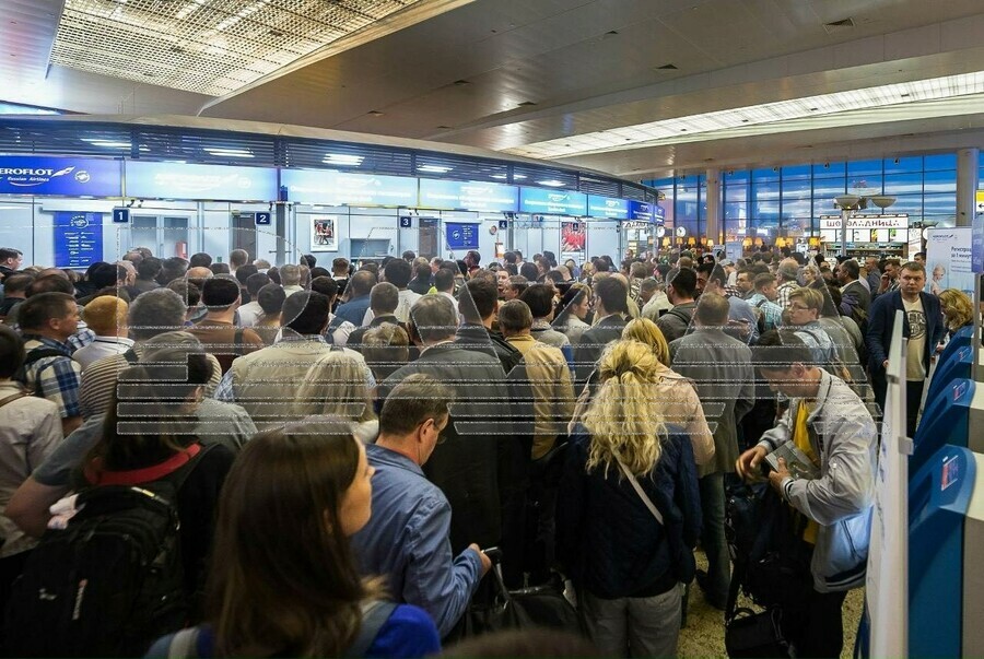 В России начались задержки самолетов до следующего года