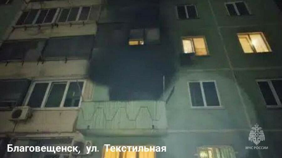 В новогоднюю ночь загорелась квартира в МКД Благовещенска изза свечи видео