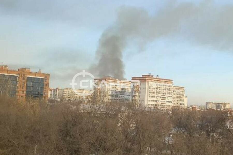 Дым видно издалека в Благовещенске тушат пожар видео 