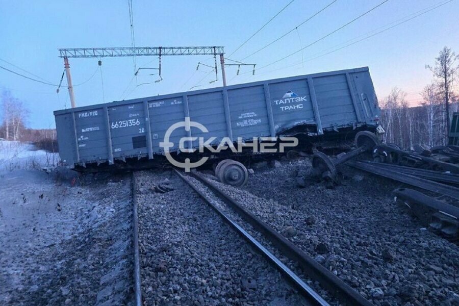 35 грузовых вагона сошли с рельсов в Приамурье Изза этого задержатся пассажирские поезда фото 