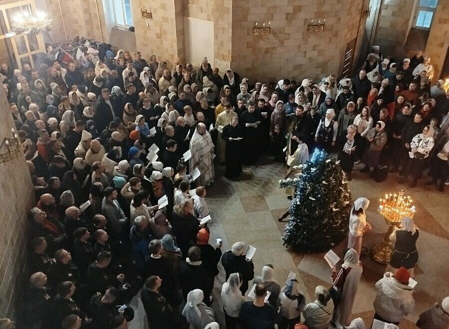 В храмах Амурской области встретили Рождество