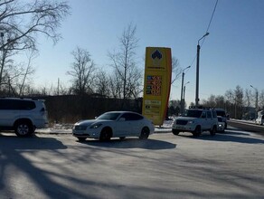 В Благовещенске попрежнему не везде можно заправиться бензином Где нет очередей фото видео