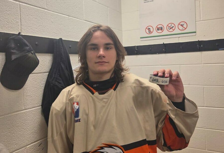 Юные амурчане выступают в молодежной хоккейной лиге Канады