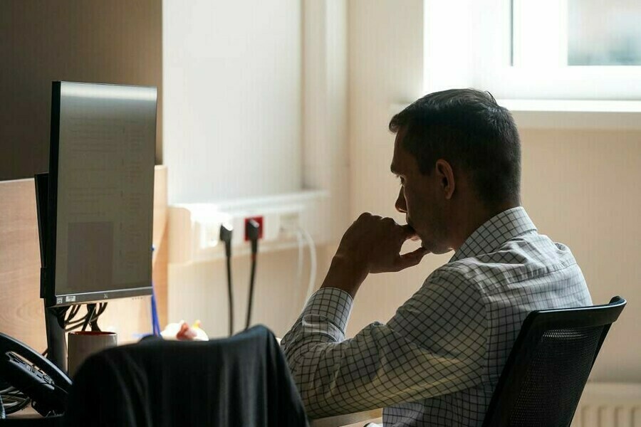 В Госдуме посчитали правильным индексировать зарплаты сотрудникам каждый год вне зависимости от сферы