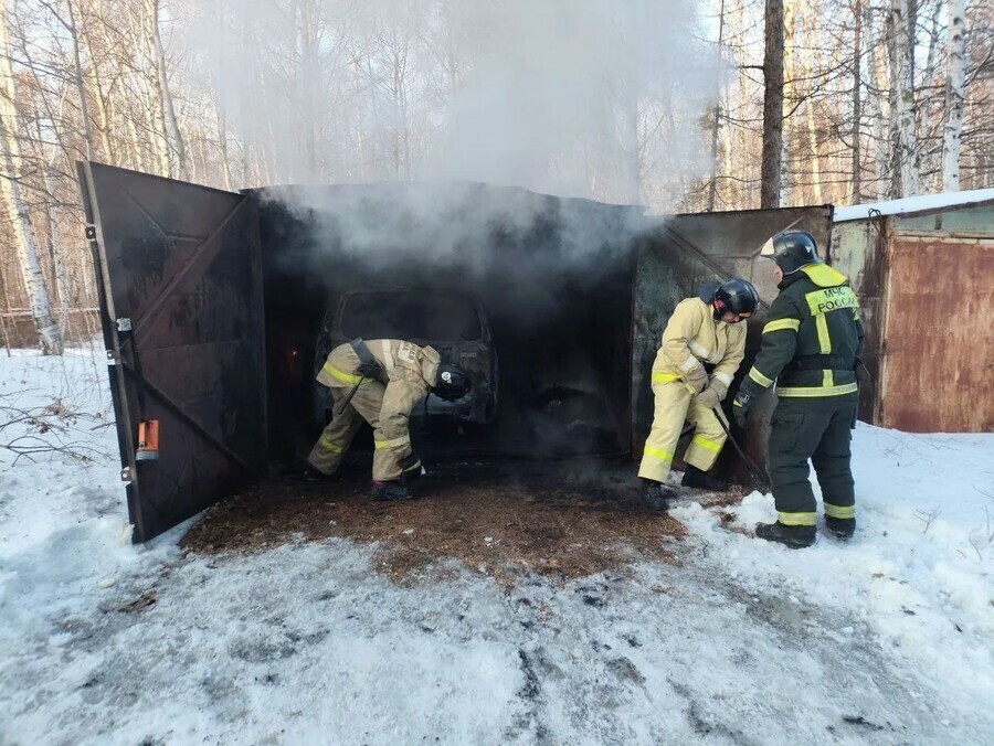 В Приамурье с начала года произошло больше десятка пожаров в гаражах и автомобилях