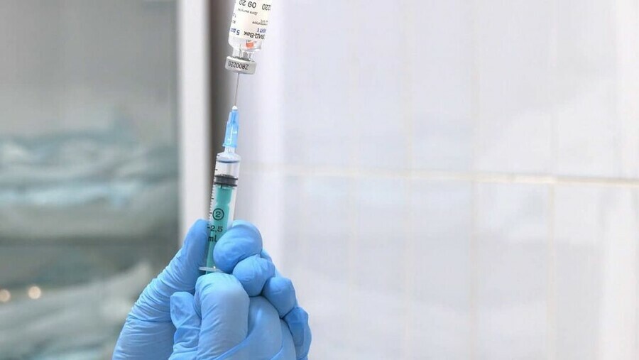 В Амурскую область привезли вакцину ГамКОВИДВак против коронавируса 