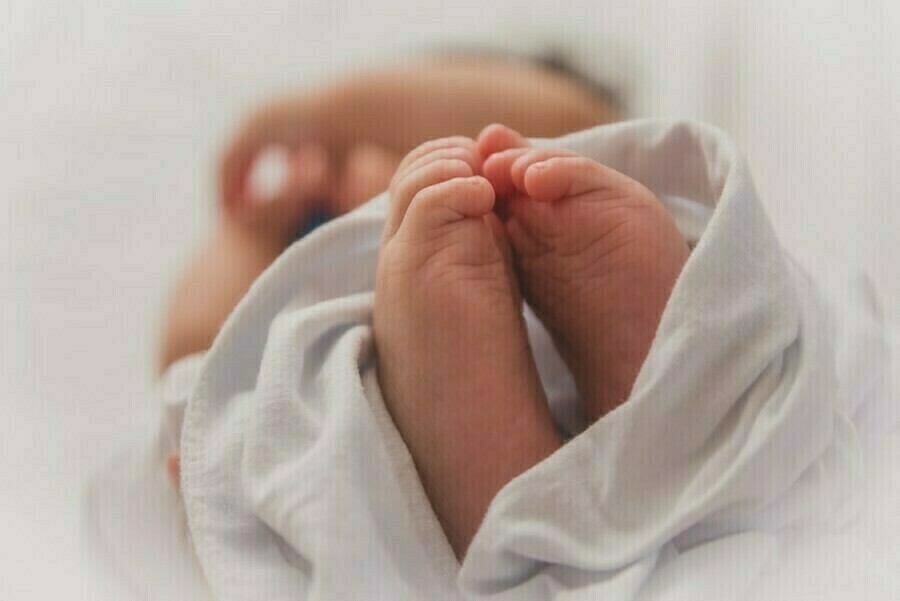 Женщина родила пьяного ребенка