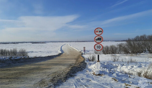 Две ледовые дороги открыли в Амурской области