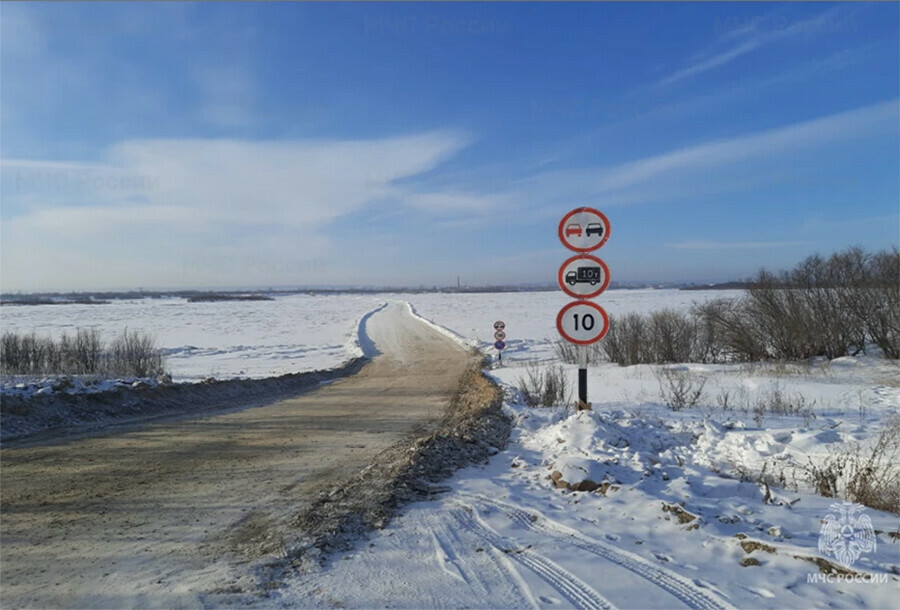 Две ледовые дороги открыли в Амурской области