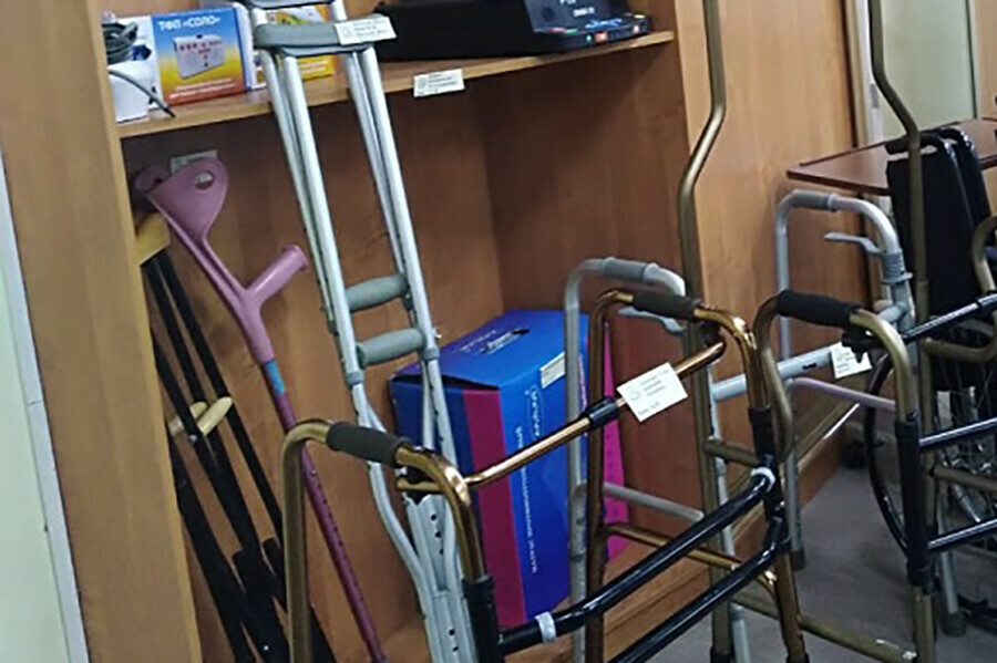 Костыли трости и другие средства реабилитации понадобились более чем 4 тысячам амурчан