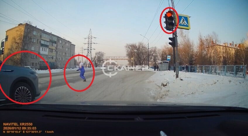 В Благовещенске нашли и наказали водителя китайского авто который едва не устроил трагическое ДТП на пешеходном переходе видео