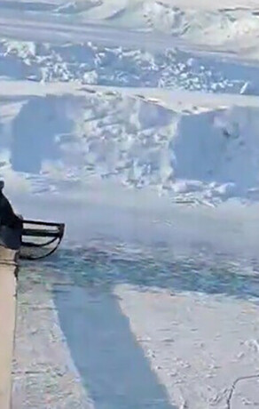 Необычной карусели привлекавшей на озеро в Зее детей и взрослых больше нет