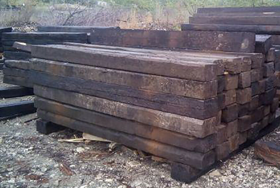 В Белогорске железнодорожник украл шпалы с предприятия