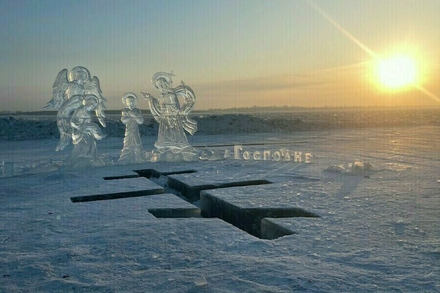 В нескольких областях России отменили крещенские купания