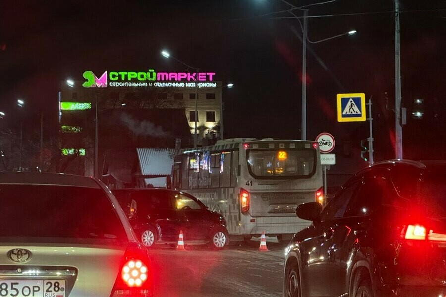 Пассажирский автобус попал в ДТП в Благовещенске Есть пострадавший 