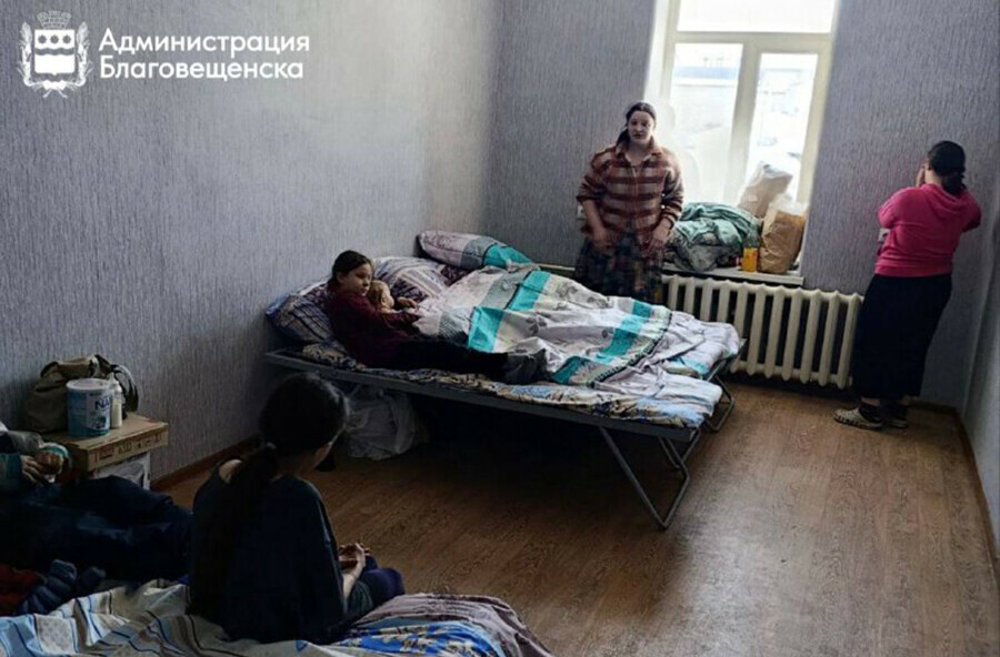 Семье с 10ю детьми чей дом пострадал от огня подбирают жилье