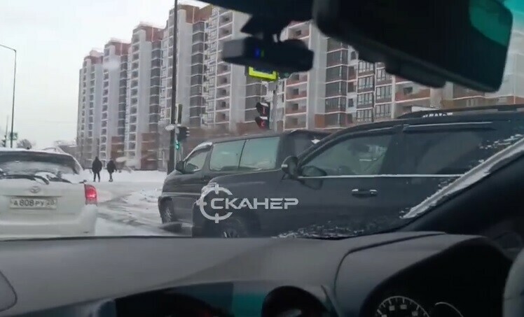 В микрорайоне Благовещенска ДТП осложнило движение видео