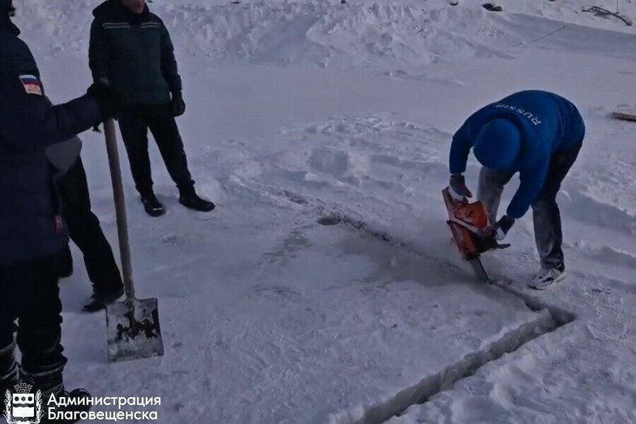 В Благовещенске закончилась подготовка купели на пляже Пограничный Опубликован режим работы 