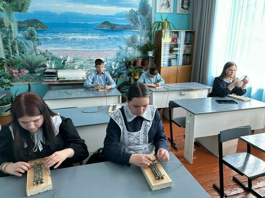 Оценки за поведение начнут ставить в российских школах а мобильники  запретят