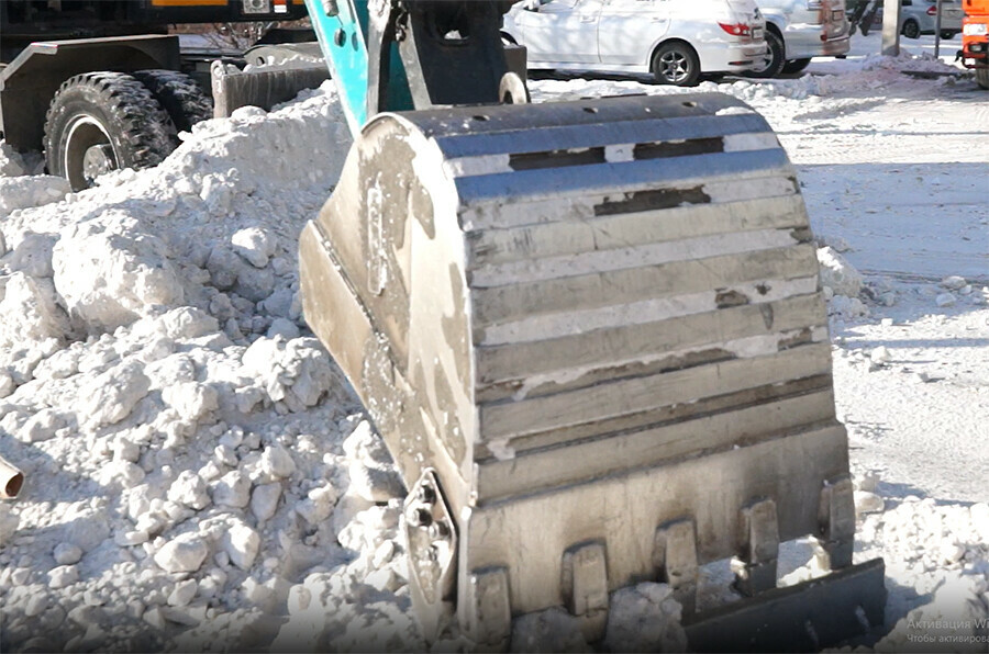 Оставляйте парковки свободными улицу Горького в Благовещенске интенсивно чистят от снега видео