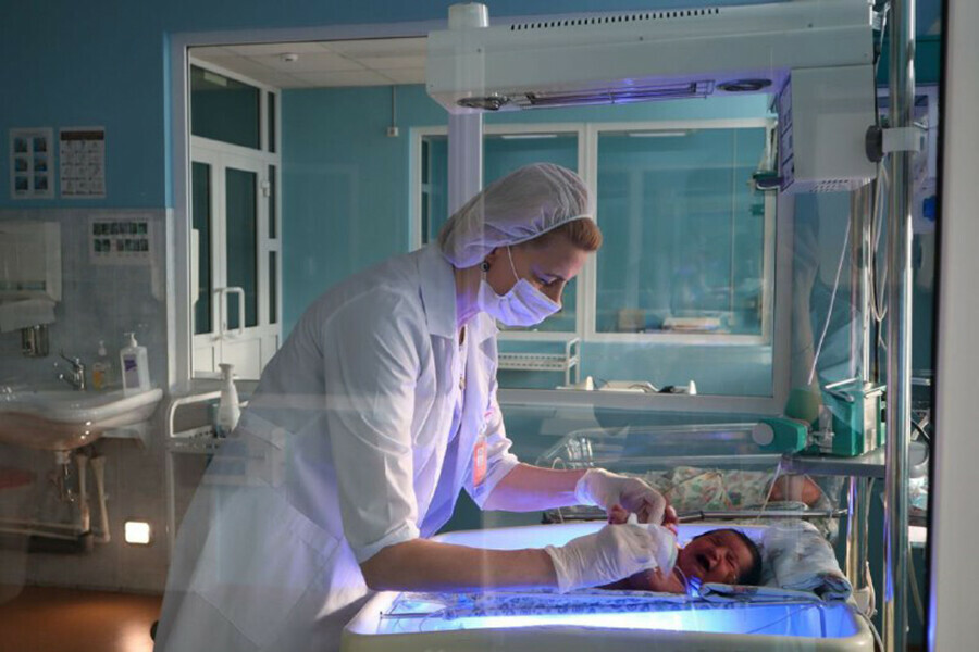 Более 3 тысяч родов приняли в 2025 году врачи перинатального центра Амурской области