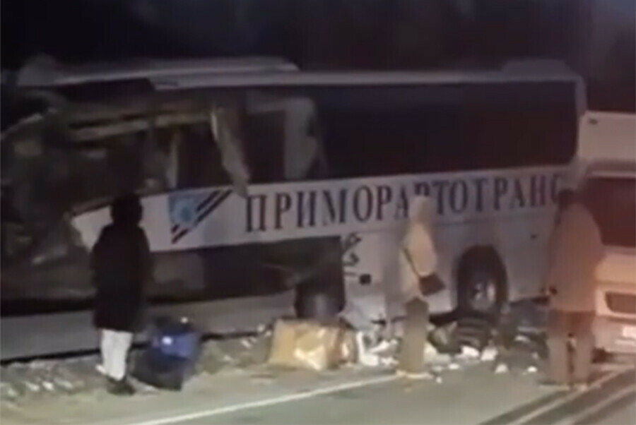 В Приморье разбился автобус с туристами ехавший из Китая Погибли люди видео