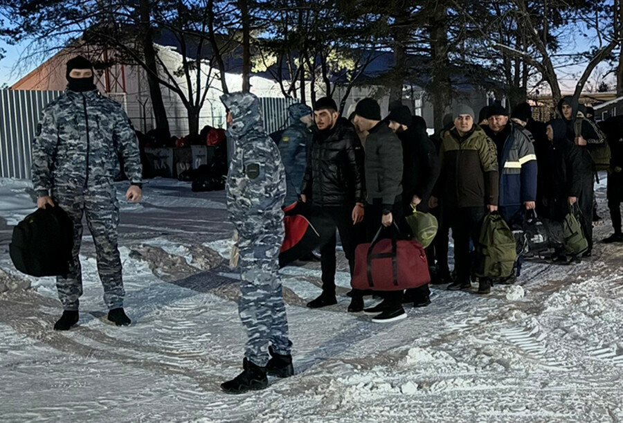 Из Амурской области выдворили 15 иностранцев пяти государств видео