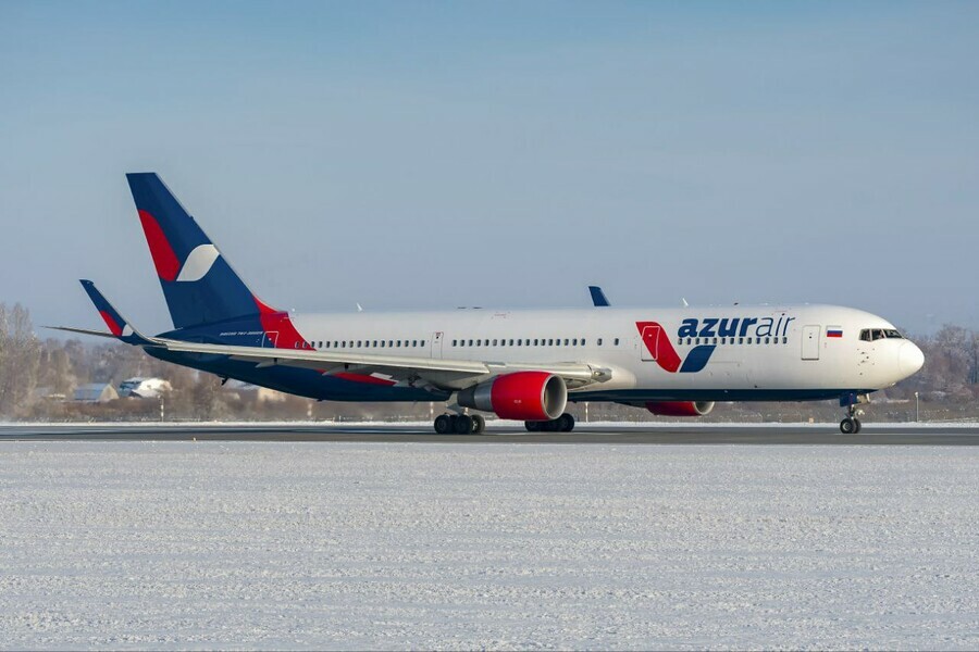 Самолет компании Azur Air летящий с туристами с Пхукета подал сигнал бедствия и готовится к экстренной посадке