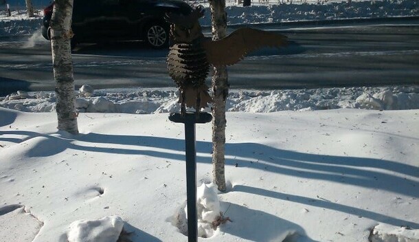 В Тынде вандалы изуродовали артобъект