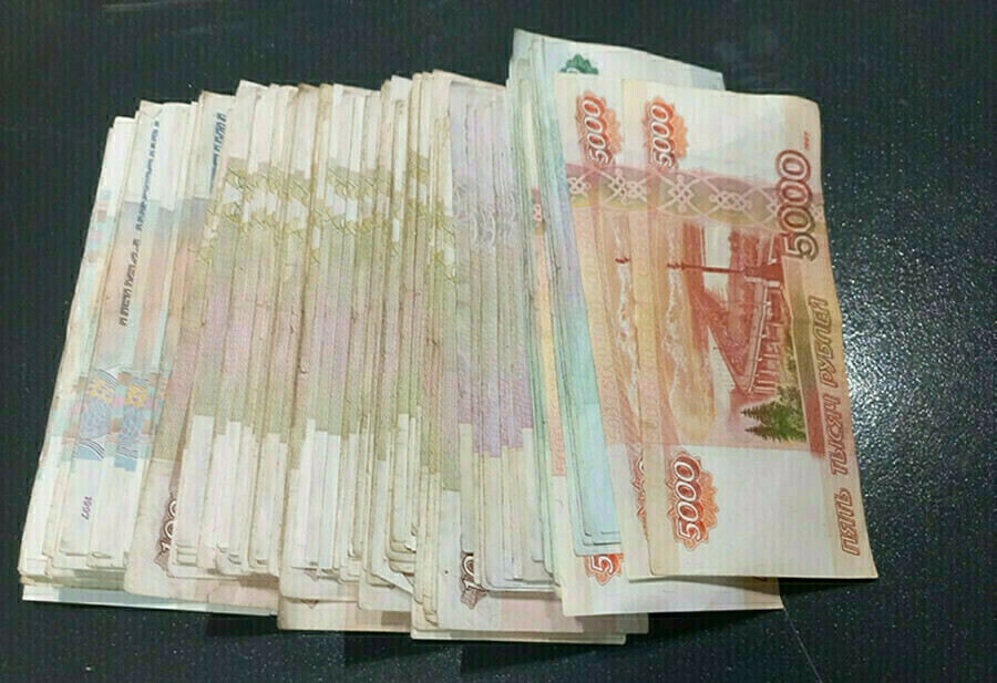 Бывший снял внушительную компенсацию за чувства с карты своей дамы