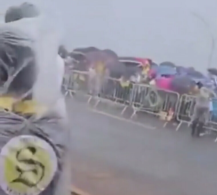 Молния поразила более 70 участников политического митинга