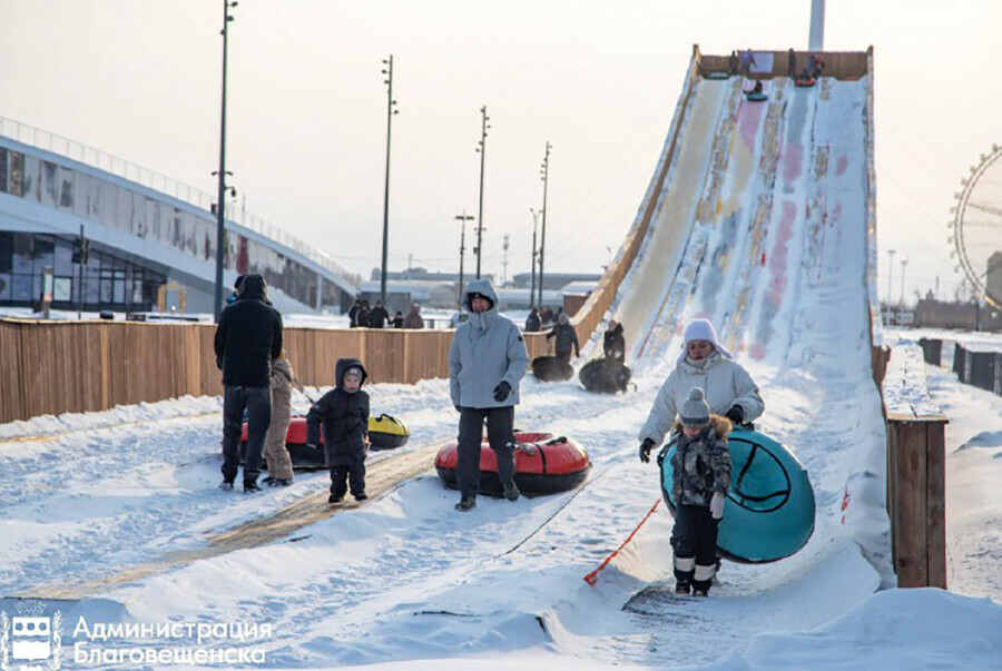Сколько человек прокатились на тюбинговой горке в Благовещенска подсчитали в мэрии 