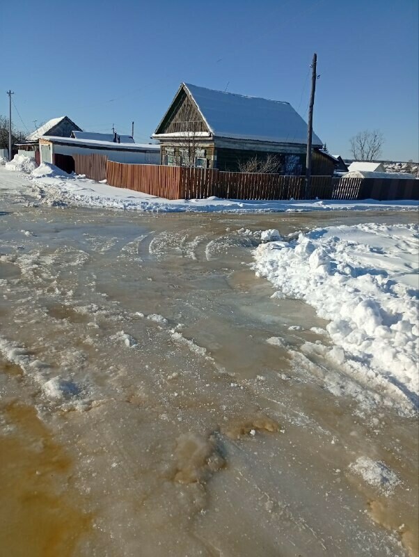 В Шимановске жилой микрорайон залило канализационными водами фото