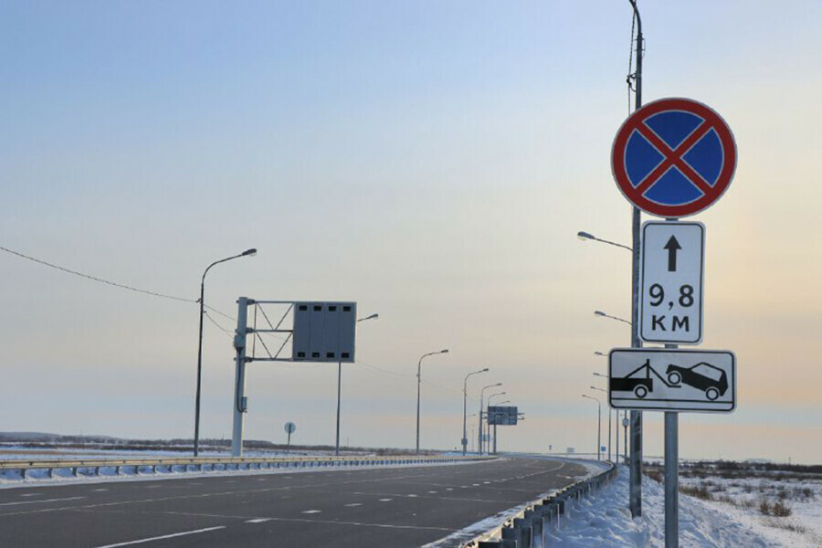 Парковать транспорт на автодороге у международного моста Благовещенск  Китай запретили