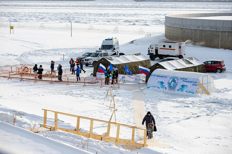Уважать холод и слушать организм на пляже Серебряной мили открылась школа закаливания
