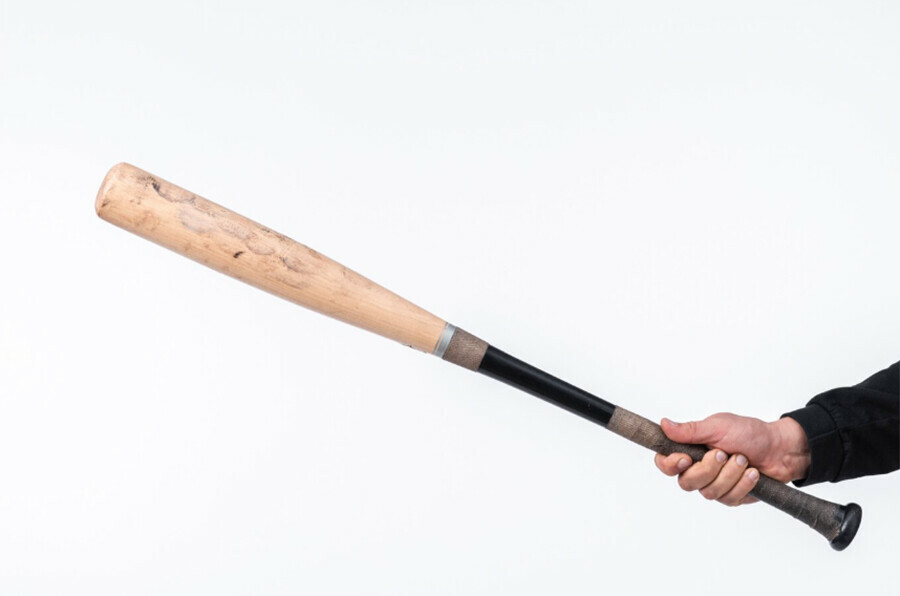 Страшная месть пьяный амурчанин битой расколотил чужую машину