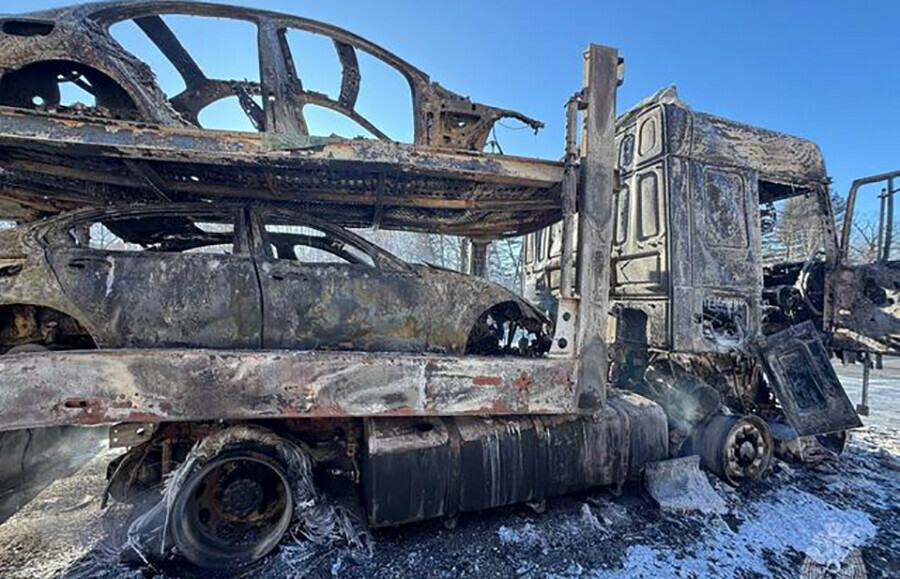  Целый автовоз с дорогими иномарками сгорел на Дальнем Востоке