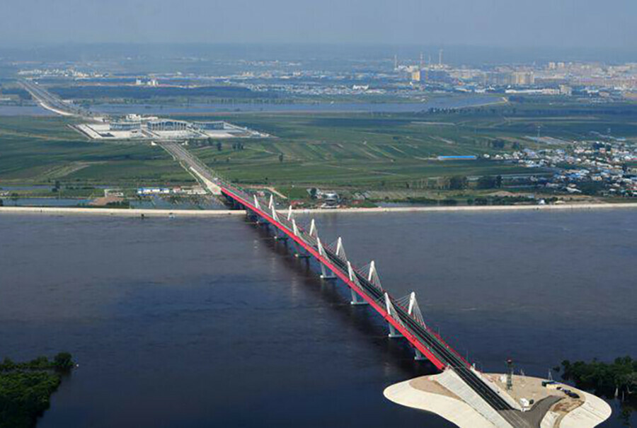 В школьные учебники истории включили информацию о мосте в Приамурье соединяющем Россию и Китай