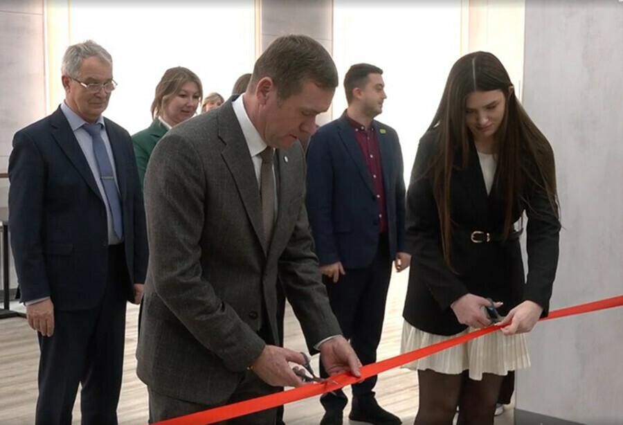 Залтрансформер открылся в университете Благовещенска фото