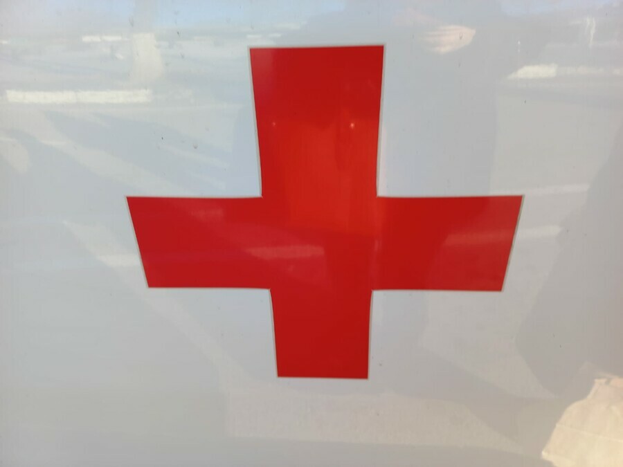 В Амурской области водитель на Nissan Latio врезался в дерево 