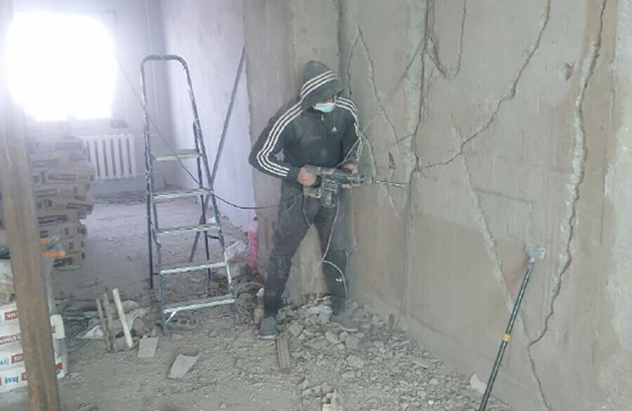 Стало известно когда в Приамурье отремонтируют дом серьезно пострадавший при взрыве водонагревателя фото