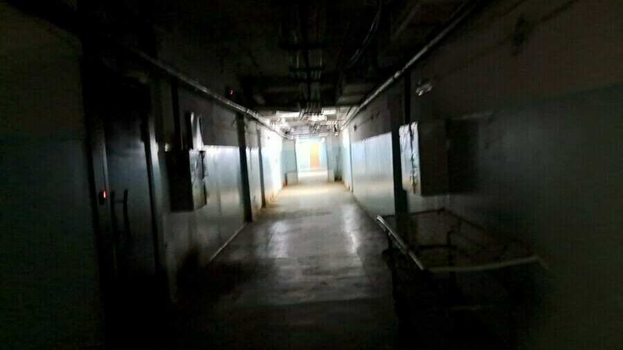 Сотрудник компании в Приамурье в пьяном виде упал с балкона и получил тяжелые травмы