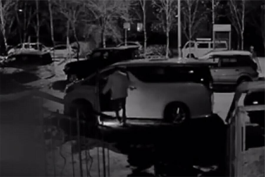 Ирония судьбы вор который устал и лег спать в ограбленной машине задержан в Благовещенске видео