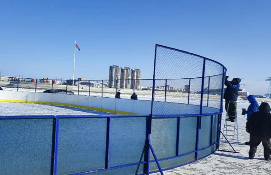 В Благовещенске для Евгении Медведевой и хоккеистов разных стран начали заливать лед 