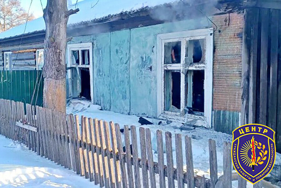 На пожаре в Амурской области спасли мужчину фото