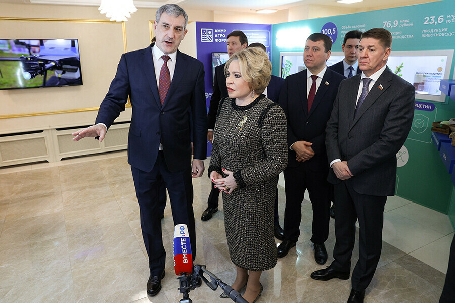 Глава Совета Федерации Валентина Матвиенко посетила выставку посвященную Амурской области фото