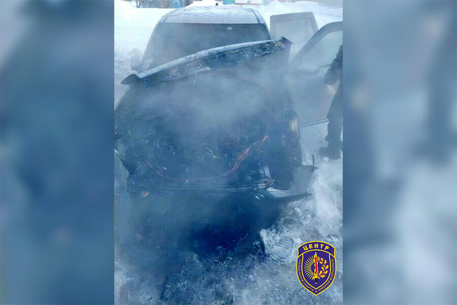 В Амурской области огонь повредил два автомобиля фото