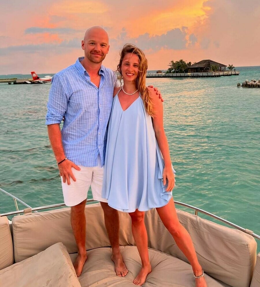 Спасибо богу что свел нас девочку из Тынды и мальчика из Парижа эксамурчанка Ксения Левченко поделилась историей любви с французским хоккеистом